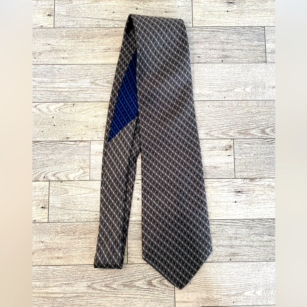 Tommy Hilfiger Mens Formal Necktie 57.5"‎ Long x 3.5" Wide Gray Silver Neck Tie